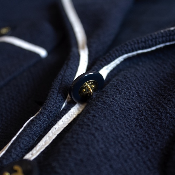 Iconic Chanel Vintage Spring 1995 Cropped Jacket - Picture 13 of 15